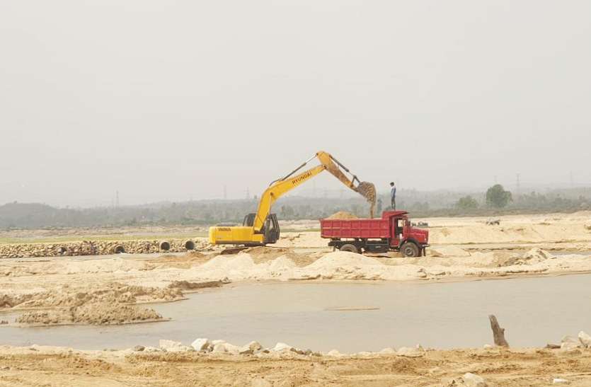58 sand mines of Singrauli contracted for Rs 36 crores जिले की 58 रेत खदानों का 36 करोड़ में हुआ ठेका
