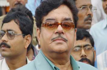 top Ten Famous Dialogues Actor Shatrughan Sinha “जली को आग कहते हैं” से “अबे खामोश” तक शत्रुघ्न सिन्हा के ये हैं 10 दमदार डायलॉग