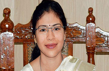 Film on Life of IAS Officer Durga Shakti Nagpal in Pipeline इस महिला आईएएस ऑफिसर ने रेत माफिया की लगा दी थी वाट, सरकार ने किया निलंबित, अब बनेंगी फिल्म