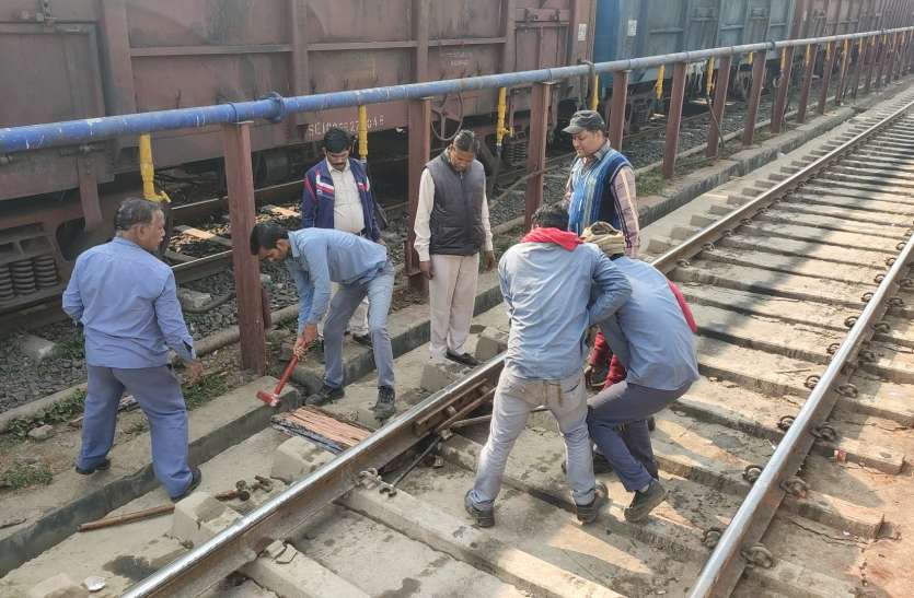 साबरमती आने से ठीक पहले टूटी पटरी, पायलेट और असिस्टेंट की सतर्कता से टला हादसा साबरमती आने से ठीक पहले टूटी पटरी, पायलेट और असिस्टेंट की सतर्कता से टला हादसा