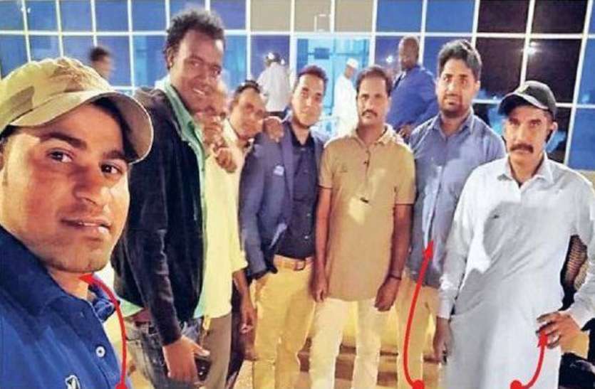 सूडान: गैंस टैंकर धमाके में राजस्थान के तीन युवक जिंदा जले, एक दिन पहले ही साथियों के साथ ली थी सेल्फी सूडान: गैंस टैंकर धमाके में राजस्थान के तीन युवक जिंदा जले, एक दिन पहले ही साथियों के साथ ली थी सेल्फी