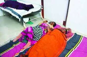 nasbandi shivir ऐसा कैसा उपचार: बीमारी नहीं नसबंदी का ऑपरेशन कराने वाली महिलाओं की सेहत से खिलवाड़