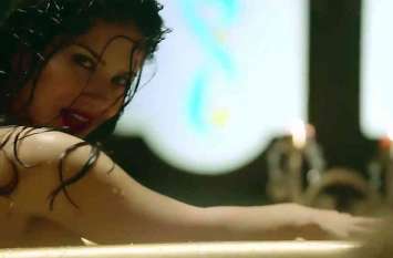 ragini MMS returns 2 hot and bold teaser poster out release Ragini MMS Returns 2 : बेहद सेक्सी और बोल्ड टीज़र हुआ रिलीज़, अकेले में देखिए