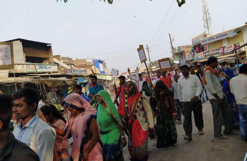 Outrage in Rampurnakin area due to gang rape गैंगरेप को लेकर रामपुरनैकिन क्षेत्र में उमड़ा लोगों का आक्रोश