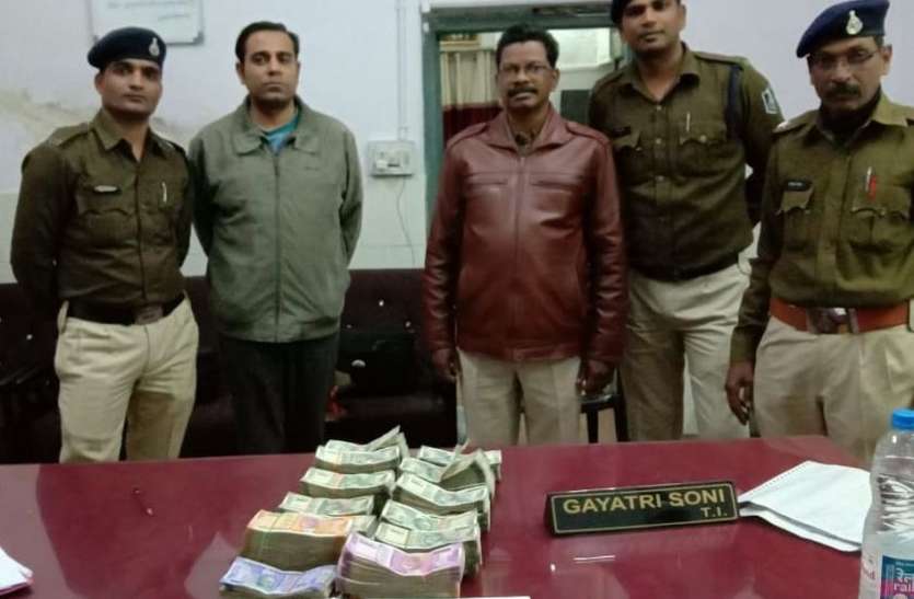 हींग व्यापारी के इंदौर में 19 लाख जब्त हुए तो गला काटकर उज्जैन आया, होटल से मिला शव हींग व्यापारी के इंदौर में 19 लाख जब्त हुए तो गला काटकर उज्जैन आया, होटल से मिला शव