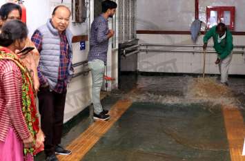SMS hospital jaipur fire system trial leakage fire hydrant line water एसएमएस अस्पताल बना स्विमिंग पूल, अचानक बहा इतना पानी, देखें वीडियो