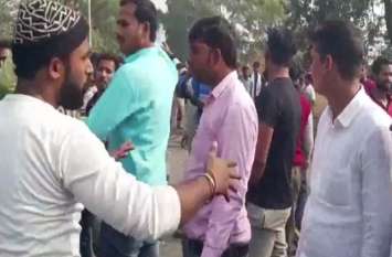 people protest on death of sanwidakarmi in amethi विद्युत विभाग की लापरवाही से गई सविंदाकर्मी की जान, लगे मुर्दाबाद के नारे