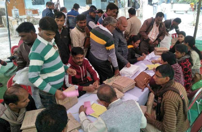 नैनवां व केशवरायपाटन ब्लॉक के स्कूलों को बांटे प्रश्नपत्र,अद्र्धवार्षिक परीक्षा 12 दिसम्बर से नैनवां व केशवरायपाटन ब्लॉक के स्कूलों को बांटे प्रश्नपत्र,अद्र्धवार्षिक परीक्षा 12 दिसम्बर से