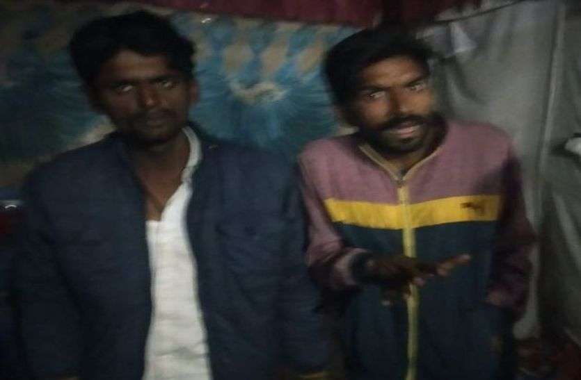भिवाड़ी में सौ रुपए के नकली नोट चलाते दो पकड़े, तीन भाग छूटे भिवाड़ी में सौ रुपए के नकली नोट चलाते दो पकड़े, तीन भाग छूटे