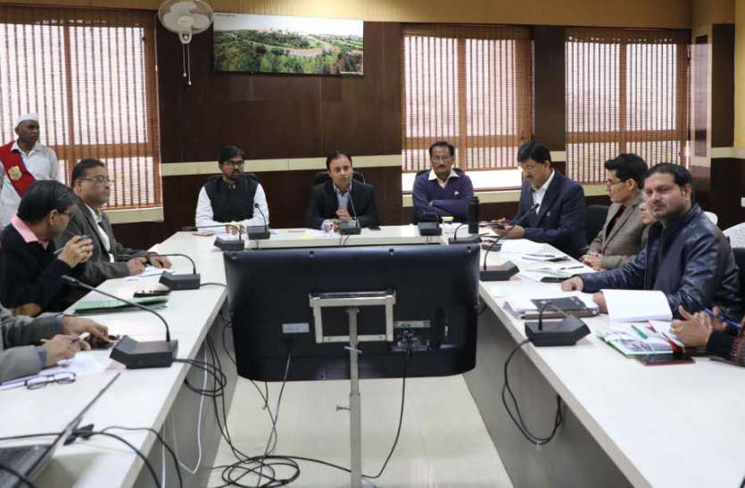 नालों पर बनाए गए मकानों पर चलेगा हथौड़ा, अस्पताल में गंदगी पर होगा लाइसेंस निरस्त नालों पर बनाए गए मकानों पर चलेगा हथौड़ा, अस्पताल में गंदगी पर होगा लाइसेंस निरस्त