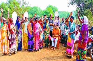 Paddy weighers protested शासन ने खरीदी की लिमिट आधे से भी कम की, तौलकों ने किया विरोध, लिमिट बढ़ाने तक नहीं करेंगे धान का वजन