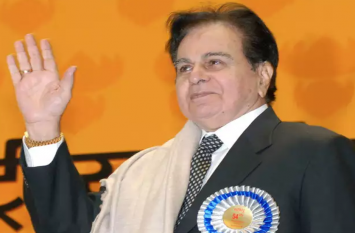 Dilip Kumar Birthday : Unknown facts about love story and struggle आर्मी क्लब में सैंडविच बेचने वाला ये अभिनेता ऐसे बना 'ट्रेजडी किंग', अमिताभ और शाहरुख भी करते हैं सैल्यूट