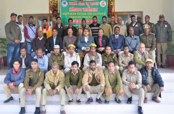 Etawah Safari Park Zoo keeper Training Forest Department इस ट्रेनिंग से आपके सिर्फ एक इशारे पर नाचने लगेगा शेर