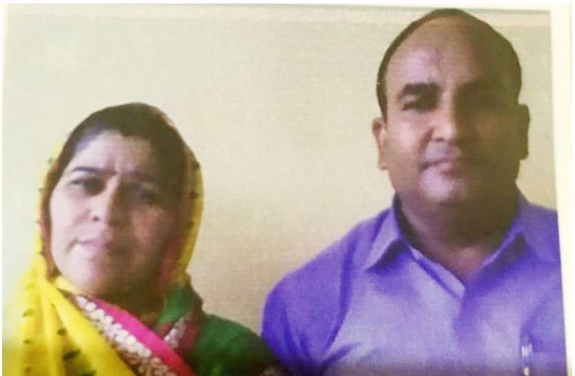 पति के सुसाइड की खबर मिलते ही पत्नी ने केरोसिन डालकर खुद को लगाई आग, एक साथ उठी दोनों की अर्थी पति ने होटल में लगाई फांसी, पत्नी ने घर पर खुद को आग के हवाले कर दी जान, दोनों की एक साथ उठी अर्थी