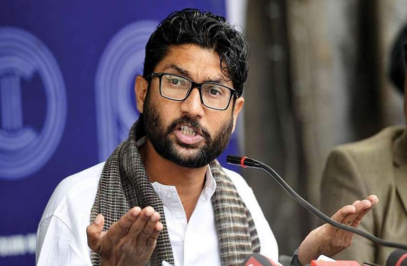 Gujarat assembly: Independent MLA Jignesh Mevani पूरे सत्र के लिए निलंबित Gujarat assembly: Independent MLA Jignesh Mevani पूरे सत्र के लिए निलंबित