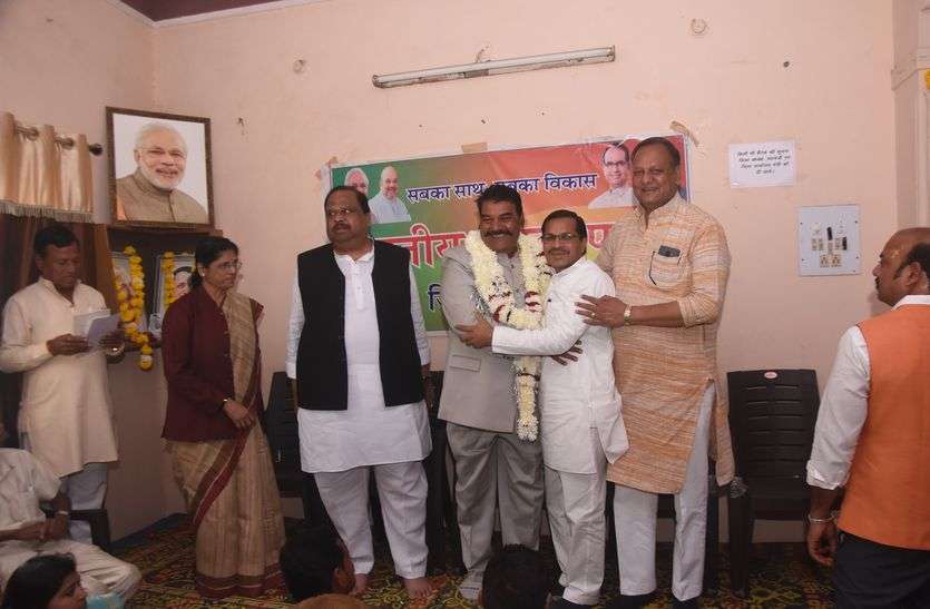 patrika उम्र के सवाल पर नवनिर्वाचित भाजपा जिलाध्यक्ष ने ऐसे दिया जवाब