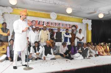 Bati Gul during the honor of the state agriculture minister and Jhabua प्रदेश के कृषि मंत्री व झाबुआ विधायक के सम्मान दौरान बत्ती गुल