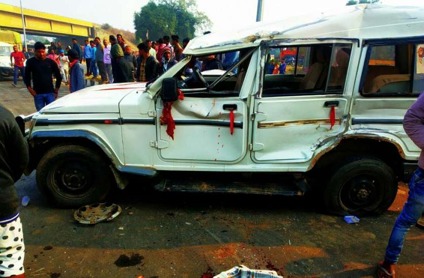 School vehicle collided with truck, school children injured स्कूल वाहन की ट्रक से भिड़ंत, 15 स्कूली बच्चे हुए घायल