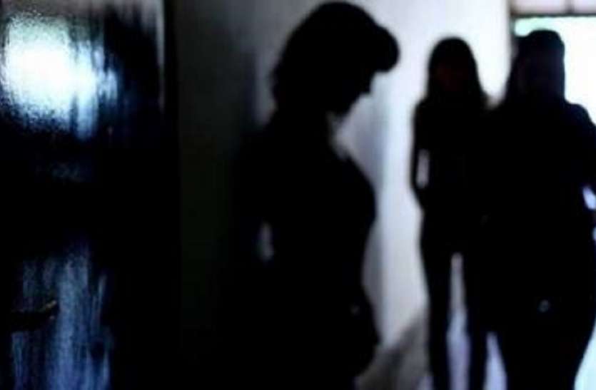 सेक्स रैकेट का पर्दाफाश, 4 गिरफ्तार सेक्स रैकेट का पर्दाफाश, 4 गिरफ्तार