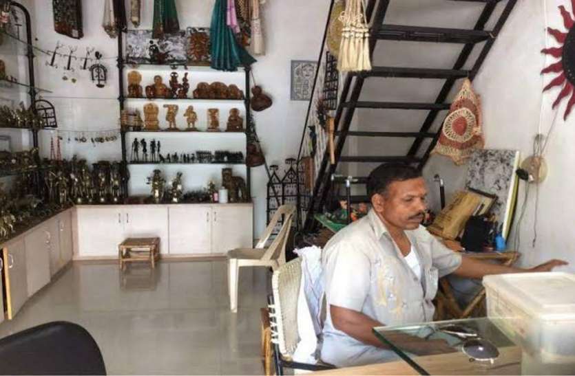 छत्तीसगढ़ की पारंपरिक लोक-कलाओं की पहचान शबरी एंपोरियम छत्तीसगढ़ की पारंपरिक लोक-कलाओं की पहचान शबरी एंपोरियम