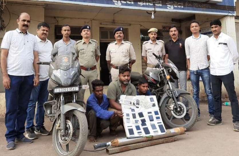 Crime / चोरी और लूट की वारदातों को अंजाम देने वाला गिरोह गिरफ्तार Crime / चोरी और लूट की वारदातों को अंजाम देने वाला गिरोह गिरफ्तार