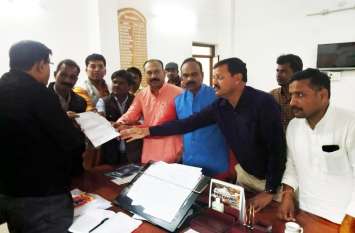 BJP submitted memorandum after fire in patient admitted in ICU ward आईसीयू वार्ड में भर्ती मरीज के आक्सीजन मास्क में आग लगने के बाद भाजपा ने सौंपा ज्ञापन