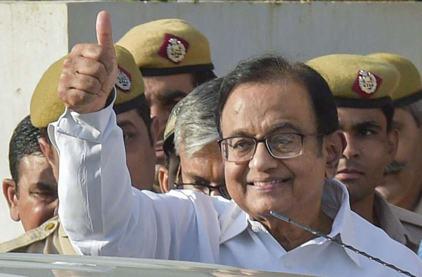 P chidambaram चिदंबरम की बतौर वकील वापसी, सुप्रीम कोर्ट में लड़ेंगे कांग्रेस का केस