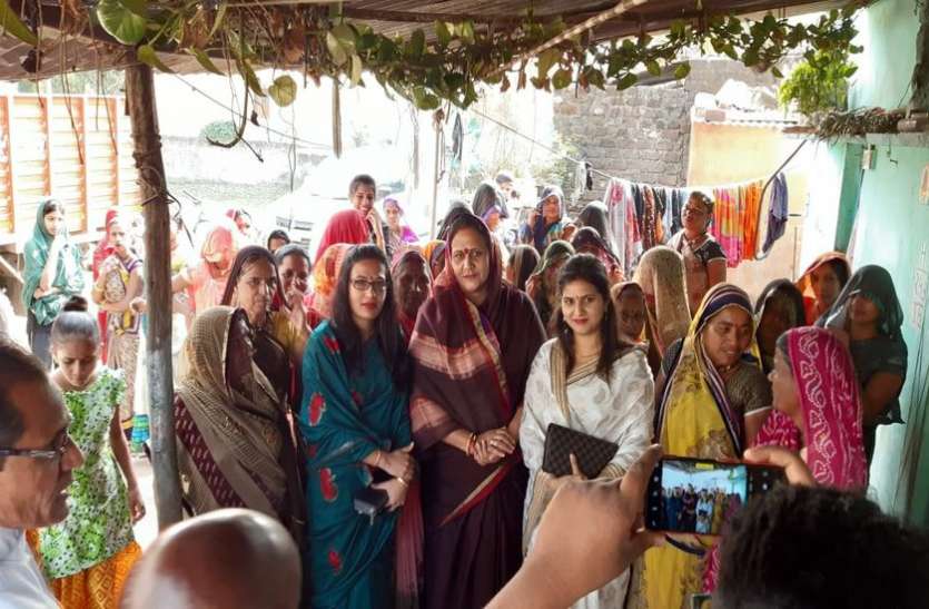 क्षेत्र की समस्याओं की जानकारी ली एवं उनके निराकरण करने का भरोसा दिलाया क्षेत्र की समस्याओं की जानकारी ली एवं उनके निराकरण करने का भरोसा दिलाया
