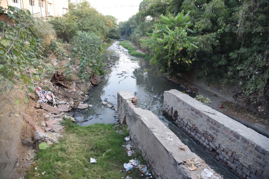 drainage system: बारिश में फिर डूबेगा जबलपुर शहर, खुले नालों में मौत का खतरा