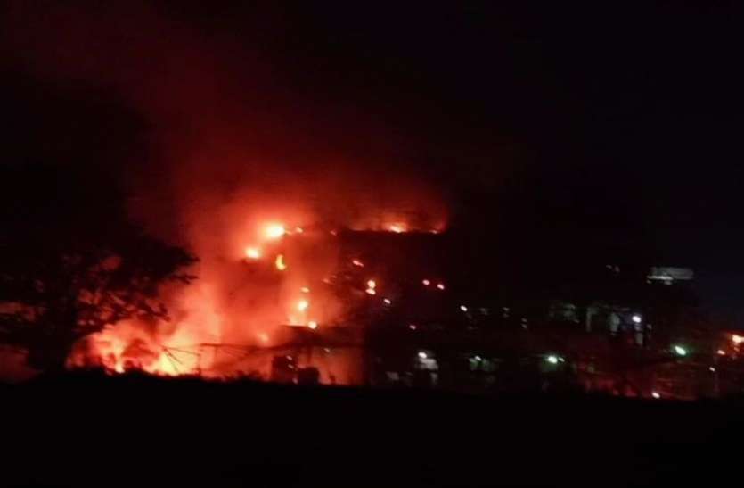 अंधेरी रात में क्या हुआ जो मच गई भगदड़? अंधेरी रात में क्या हुआ जो मच गई भगदड़?