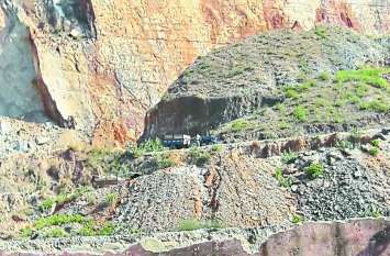 alwar illigal dust problam news खान माफिया के बाद अब अवैध बजरी परिवहन माफिया का खतरा मंडराया