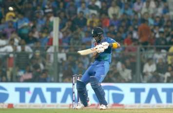 India vs west indies live update score at wankhede stadium mumbai IND vs WI : बल्लेबाजों के बाद गेंदबाज भी चले, बड़ी जीत के साथ भारत ने किया सीरीज पर कब्जा
