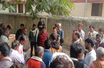 Woman dies after hanging her, suicide note found in clothes फंदा लगा कर महिला ने दी जान, कपड़ों में मिला सुसाइड नोट