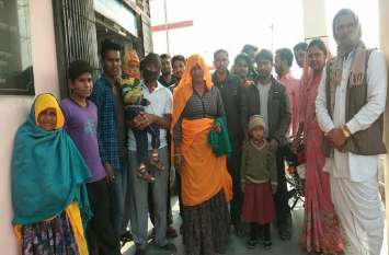 Patients and family members angry मरीजों व परिजनों ने किया प्रदर्शन