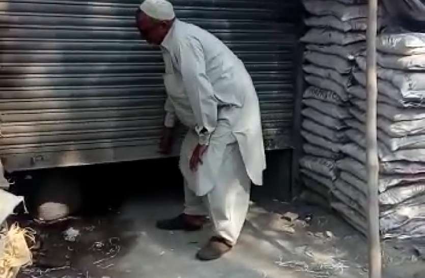 सीमेंट में मिलावट करने वाले गिरोह का पर्दाफाश सीमेंट में मिलावट करने वाले गिरोह का पर्दाफाश