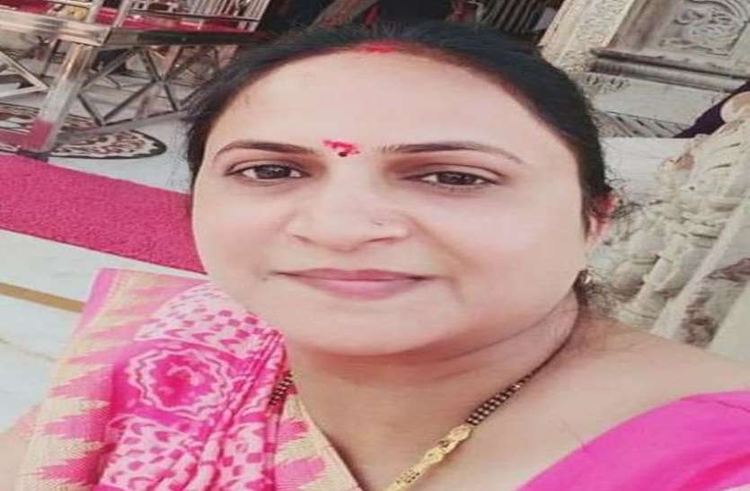 BRIBE : कांग्रेस की फरार महिला पार्षद और उसके पति की खोज तेज BRIBE : कांग्रेस की फरार महिला पार्षद और उसके पति की खोज तेज