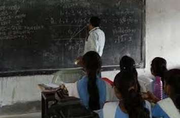 Govt School Teacher नहीं मान रहे शासन का आदेश: शिक्षकों को लगा पढ़ाई के अलावा लगा रहे अन्य कामों में