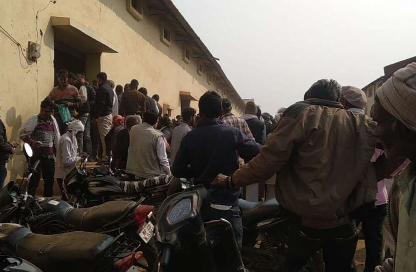 जब 150 के बजाय 600 किसान पहुंचे तो पुलिस को बुलाना पड़ा जब 150 के बजाय 600 किसान पहुंचे तो पुलिस को बुलाना पड़ा