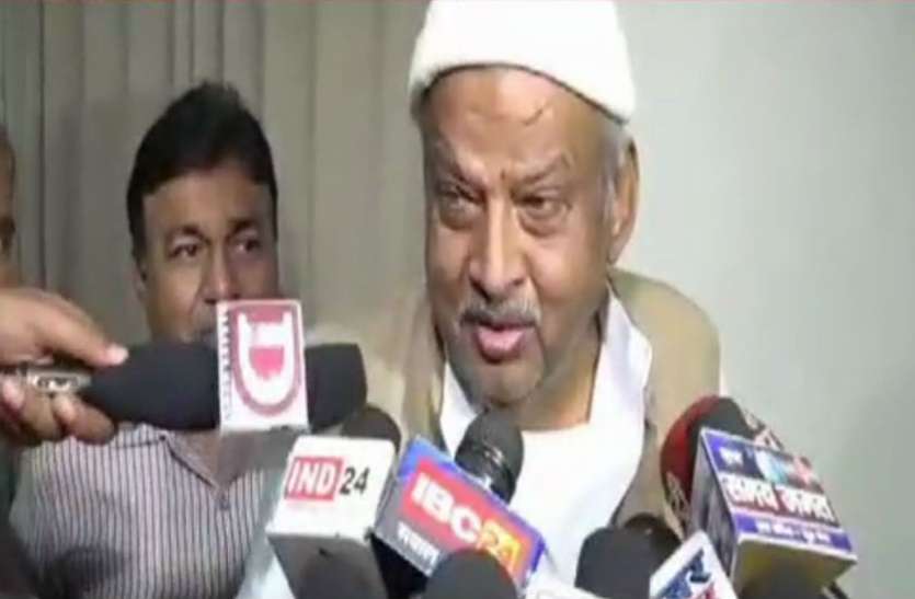 नागरिकता बिल पर अल्पसंख्यक मंत्री बोले- हिंदुस्तान तुम्हारे बाप का नहीं, हमारा बाल बांका नहीं कर सकते नागरिकता बिल पर अल्पसंख्यक मंत्री बोले- हिंदुस्तान तुम्हारे बाप का नहीं, हमारा बाल बांका नहीं कर सकते