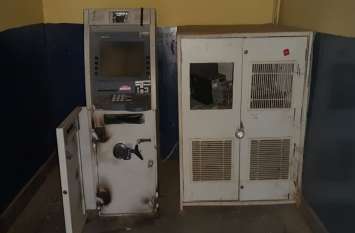Attempt to cut ATM from gas cutter failed गैस कटर से एटीएम काटकर ले जाने का प्रयास विफल