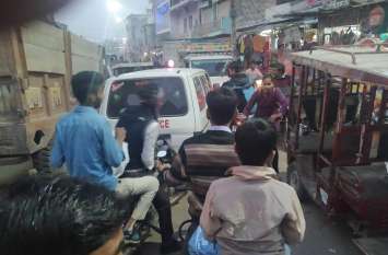 Traffic system collapsed in bandikui, ambulance also stuck in jam यातायात व्यवस्था चौपट, एम्बुलेंस भी जाम में फंसी