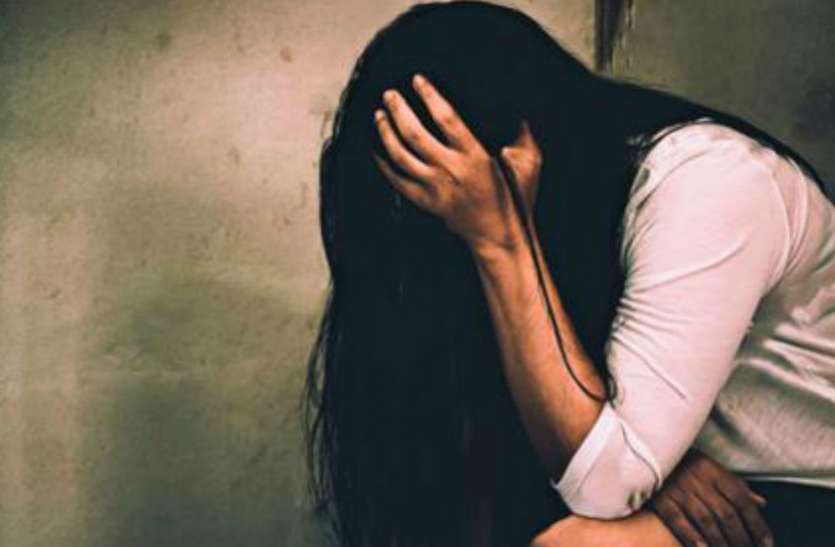 लॉज में बुक था कमरा, लड़कियों से पेन मांगता फिर रेप करता, खुद को बताया पुलिस का जवान लॉज में बुक था कमरा, लड़कियों से पेन मांगता फिर रेप करता, खुद को बताया पुलिस का जवान