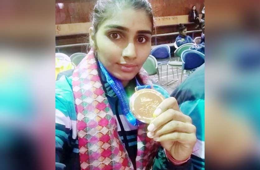किसान की बेटी ममता ने नेपाल में किया कमाल, कबड्डी में जीता गोल्ड मेडल किसान की बेटी ममता ने नेपाल में किया कमाल, कबड्डी में जीता गोल्ड मेडल