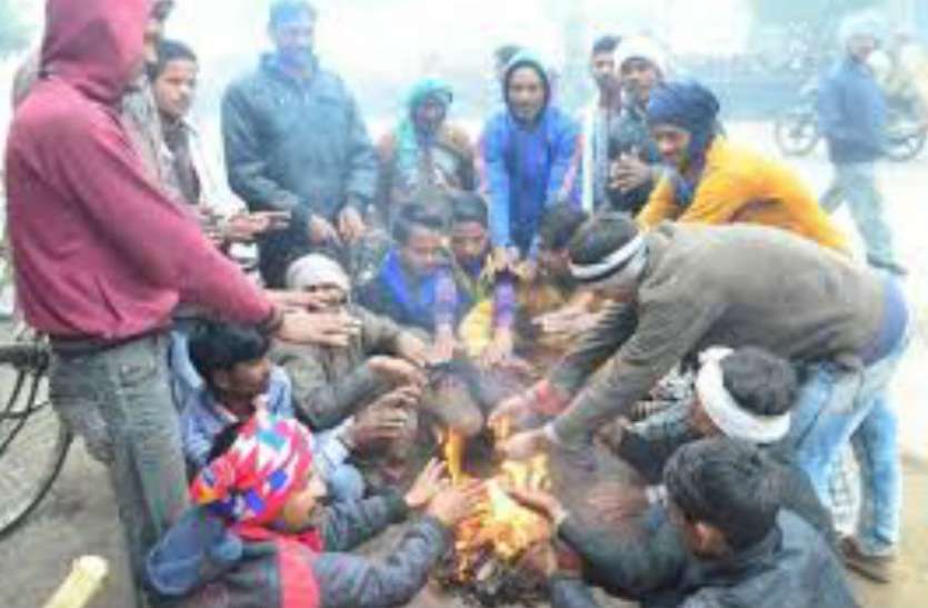 Sardi Photo बदला मौसम का मिजाज, हल्की बूंदा बांदी से बढ़ी ठिठुरन