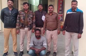 A year ago, the accused was made into theft, the name changed to Manor सालभर पहले चोरी में बना था आरोपी, मनोहरथाना के खेत में नाम बदलकर रहने लगा, पुलिस ने दबोचा