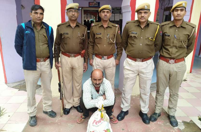 अवैध मादक पदार्थ लेकर घूम रहा आरोपी गिरफ्तार अवैध मादक पदार्थ लेकर घूम रहा आरोपी गिरफ्तार
