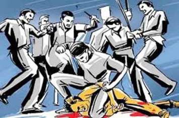 Night robbers attacked man sharp weapons in Kanwas police station kota घात लगाए बैठे आधा दर्जन बदमाशों ने कुल्हाड़ी ,लाठियों से किया हमला,मोबाइल व नकदी लूटकर फरार