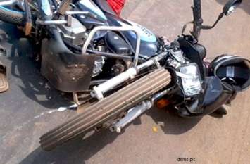 grandfather died, Grandpa was taking grandson on bike, van crashed पोते को बाइक पर घुमाने ले जा रहे थे दादा, वैन ने मारी टक्कर, दादा की मौत, 7 साल का पोता घायल