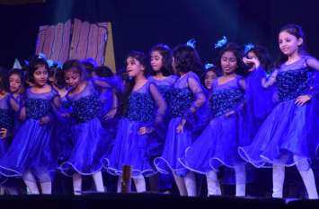 school Anniversary बच्चों की प्रस्तुतियों ने बांधा समा देखे तस्वीरों में