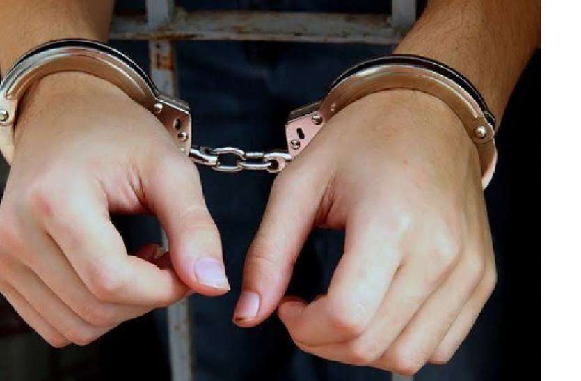 पुलिसकर्मियों को आई नींद की झपकी तो हथकड़ी सहित भाग छूटा हत्या का आरोपी पुलिसकर्मियों को आई नींद की झपकी तो हथकड़ी सहित भाग छूटा हत्या का आरोपी